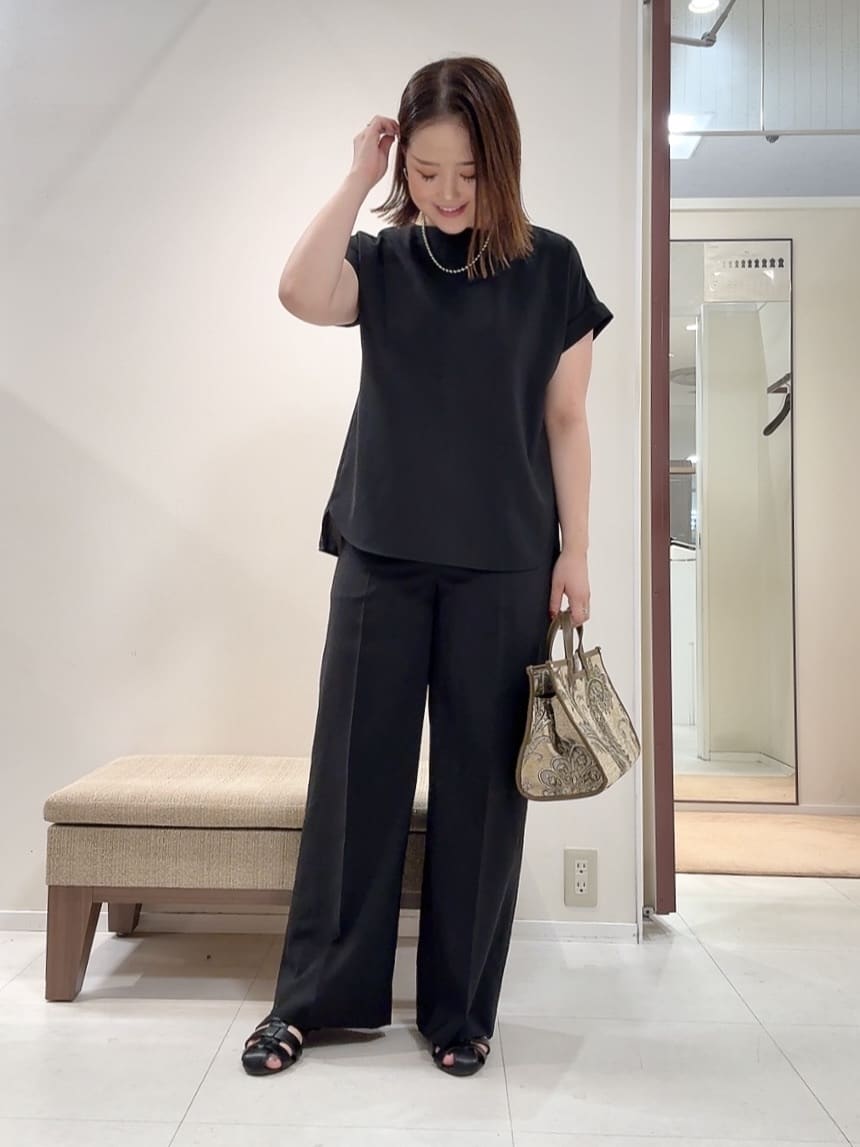 YUIさんの「UNTITLED｜【セットアップ可/はっ水/通勤】リラククール 半袖ブラウス」を使ったコーディネート