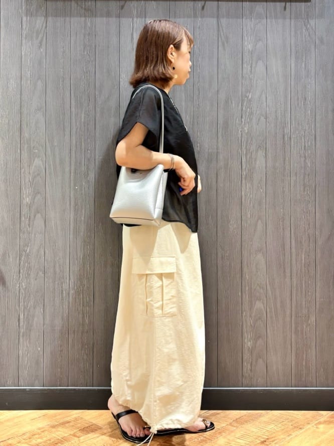 meiさんの「SHOO･LA･RUE｜【洗える/S-LL】上品なシアー感 レイヤード風トップス」を使ったコーディネート