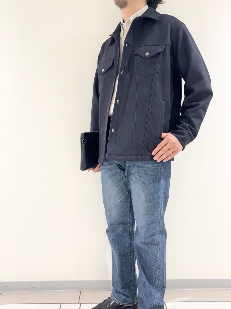及川さんの「TAKEO KIKUCHI｜【モンスターストレッチ】日本製 ウォッシュド デニムパンツ」を使ったコーディネート