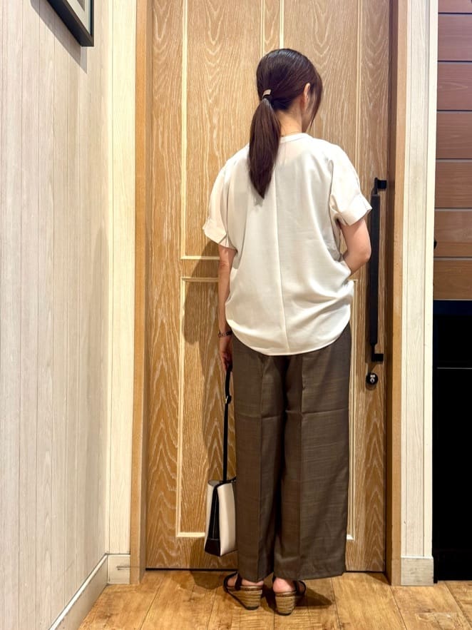 KAORIさんの「SHOO･LA･RUE｜【S-LL/セットアップ可/ひんやり】きちんと見えで上品 お袖タック スキッパーブラウス」を使ったコーディネート