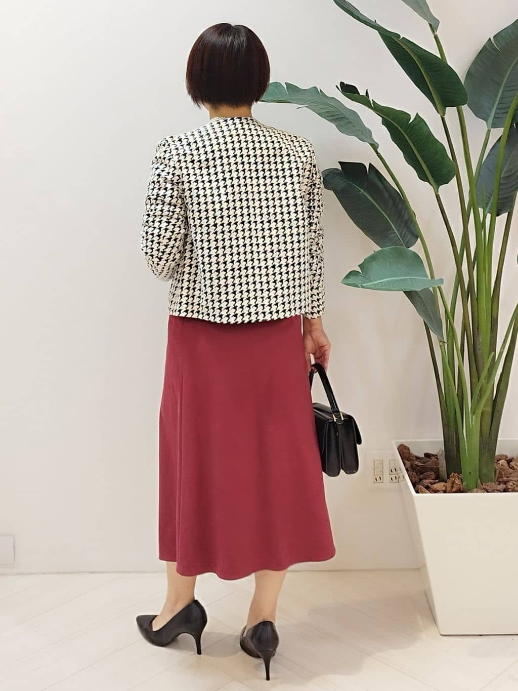 s u g iさんの「UNTITLED｜【アンサンブル可/洗える】シルクウールカシミヤ ドルマンスリーブニット」を使ったコーディネート
