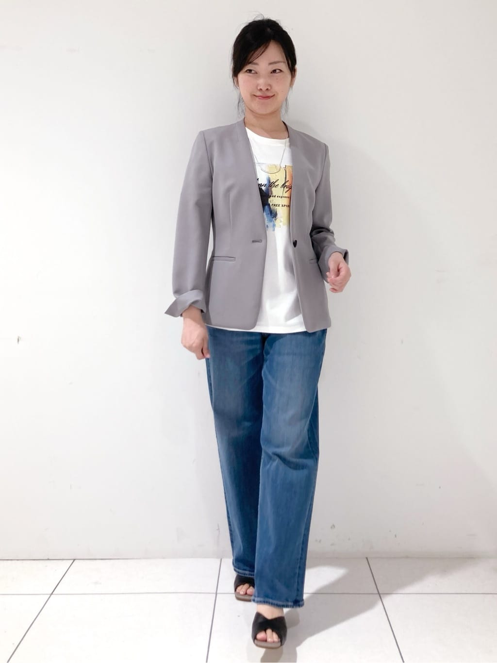 momokoさんの「INDIVI｜【定番スーツ／UVケア／洗える】ウール調ノーカラージャケット」を使ったコーディネート