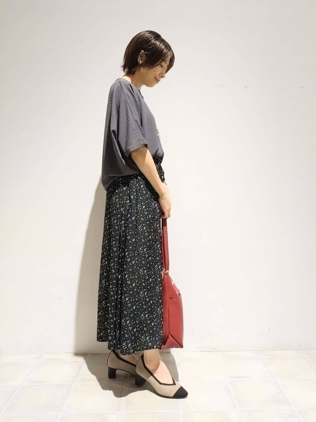 miomioさんの「SHOO･LA･RUE｜【S-LL/裏地ひんやり】スカート見えで上品に マットサテンスカーチョ」を使ったコーディネート