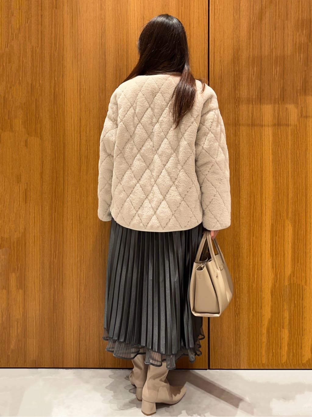 アスカさんの「index｜バックシャン小花刺繍ベロアトップス【洗濯機OK】」を使ったコーディネート