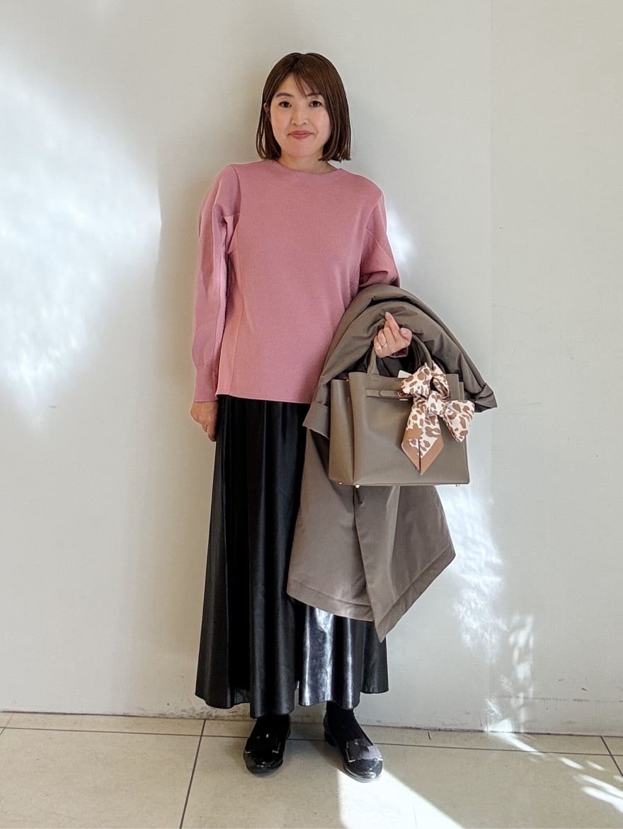 yoshiyaさんの「INDIVI｜【洗える／選べる8色】トーンアップニット」を使ったコーディネート