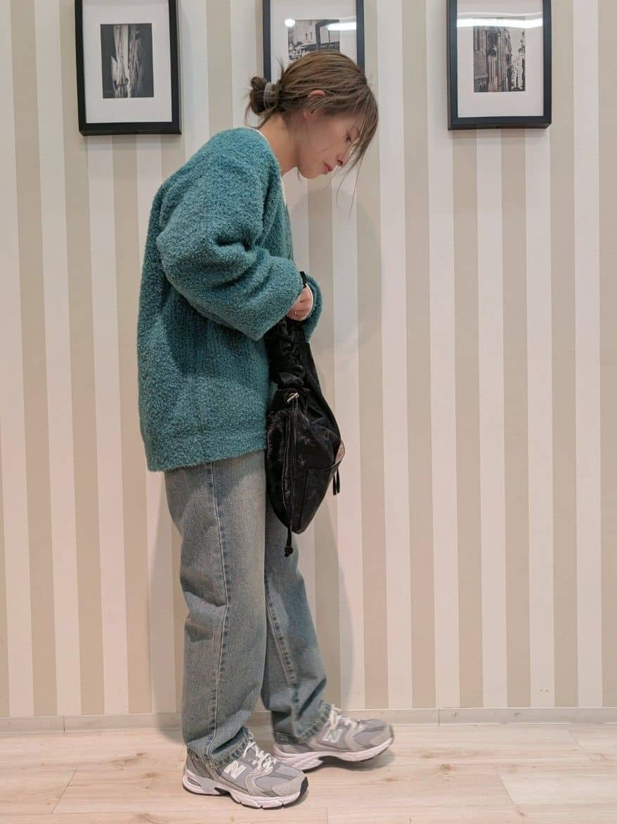 otaさんの「SHOO･LA･RUE｜【S-LL】思わず触れたくなる ふわふわ Vネックニットカーディガン」を使ったコーディネート