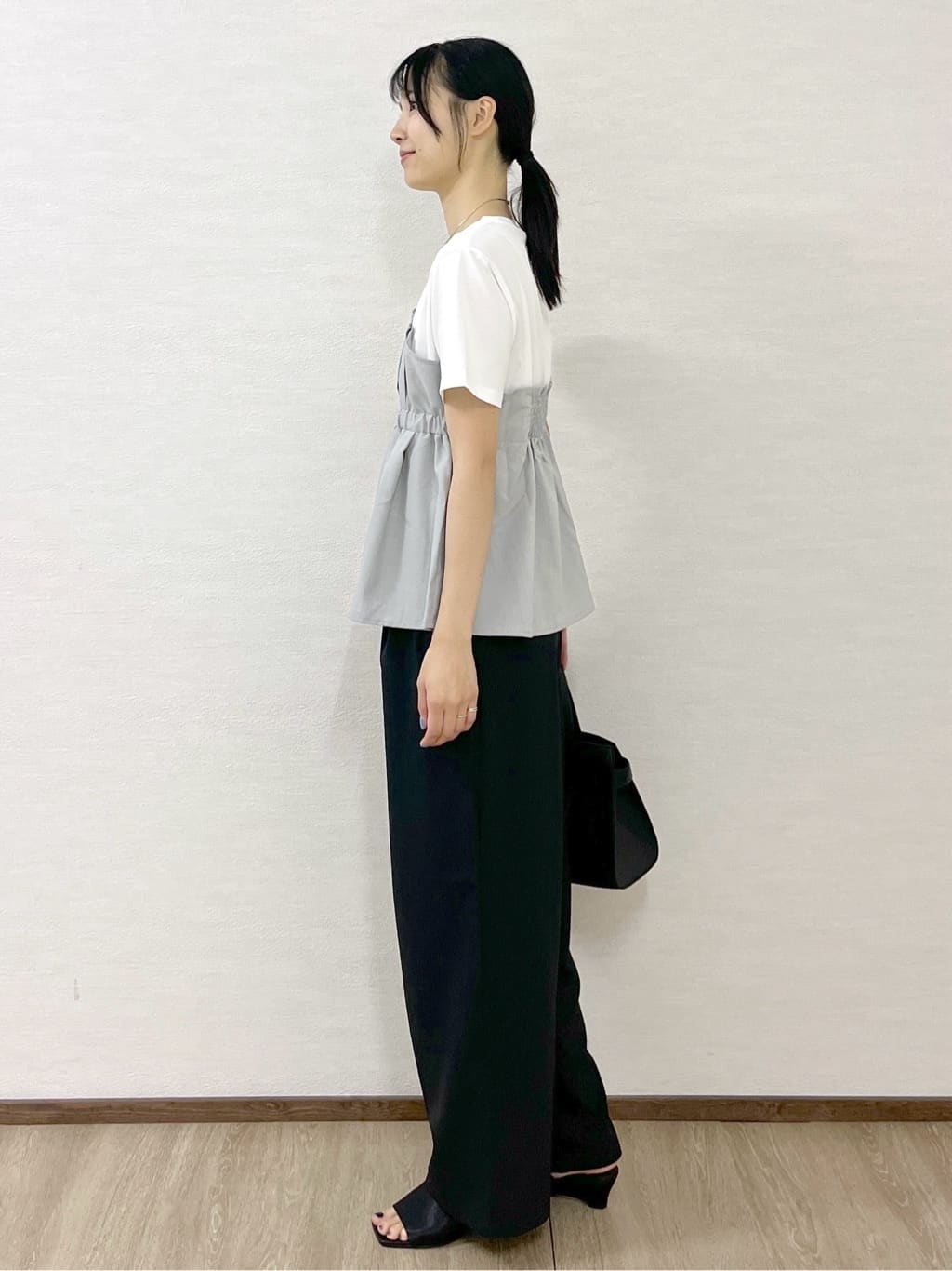 sachikoさんの「OPAQUE.CLIP｜タックビスチェドッキングカットソー【洗濯機洗い可】」を使ったコーディネート