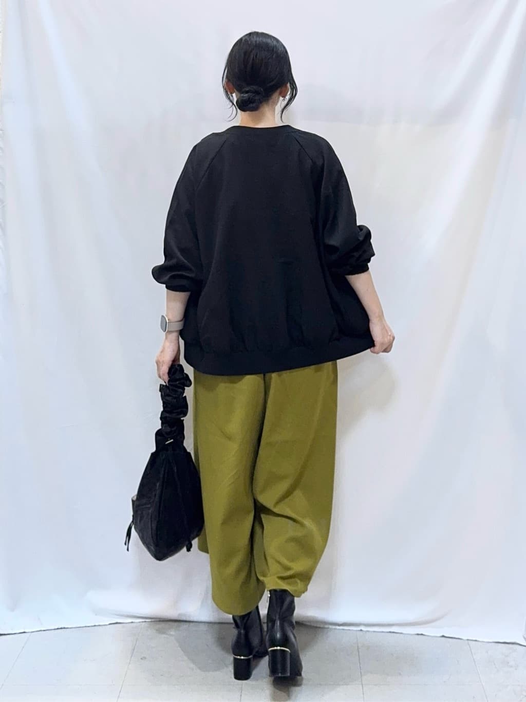 𝐇𝐢𝐫𝐨𝐦𝐢さんの「SHOO･LA･RUE｜【洗濯機可/S-LL】さっと羽織れる 軽量リブブルゾン」を使ったコーディネート