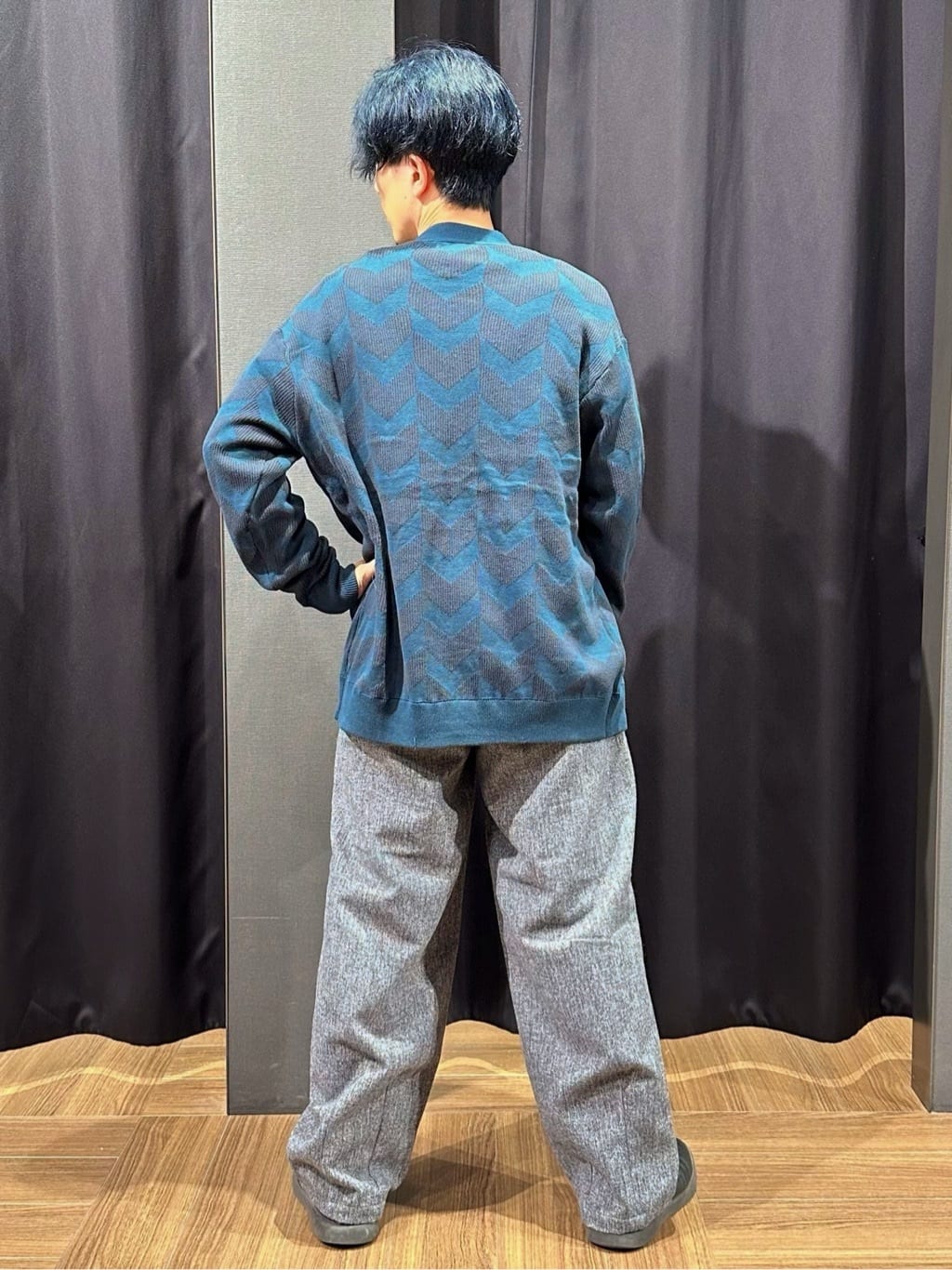 tomoyaさんの「THE SHOP TK｜ヘリンボンニットカーディガン」を使ったコーディネート