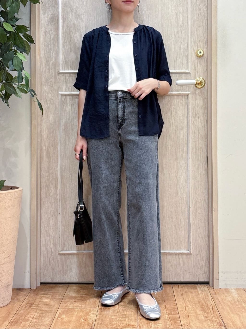 なみさんの「SHOO･LA･RUE｜【S-LL/裏ひんやり/ストレッチ】ワイドストレートデニムパンツ」を使ったコーディネート