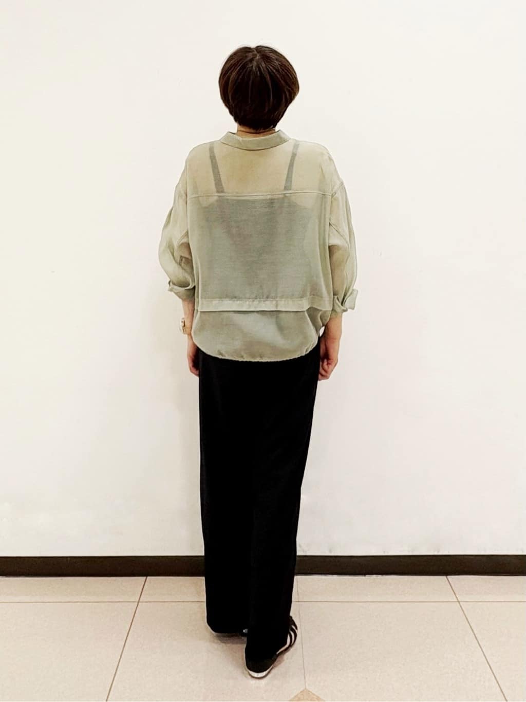 SAOさんの「INDIVI｜【洗える／UVケア／SETUP可能】ドロストワイドパンツ」を使ったコーディネート