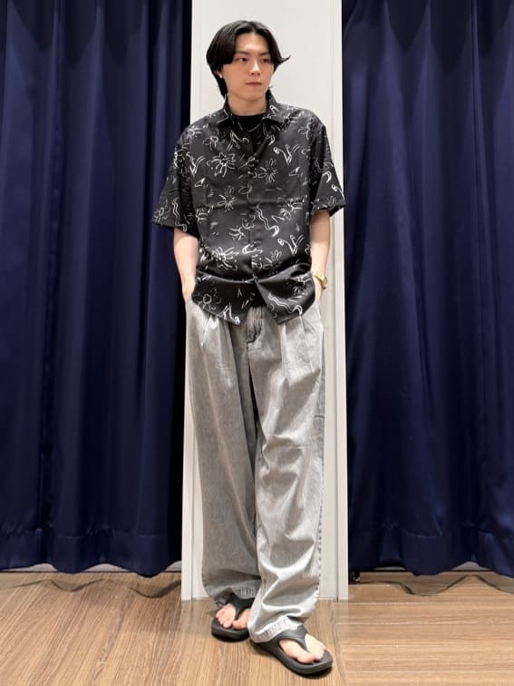 Tightさんの「THE SHOP TK｜ツータックワイドデニムパンツ」を使ったコーディネート