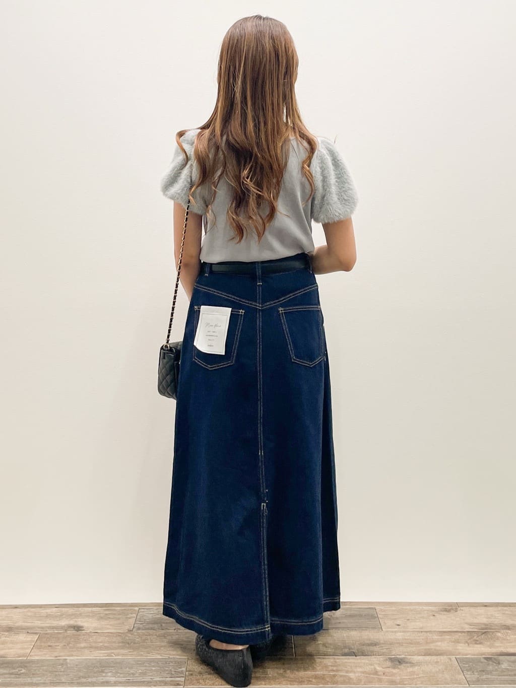 Asukaさんの「OPAQUE.CLIP｜《6色展開》フェザーパフスリーブVネックニット【洗濯機洗い可】」を使ったコーディネート