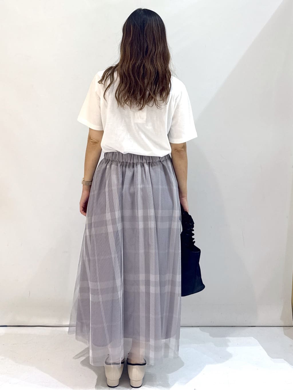 hirokoさんの「OPAQUE.CLIP｜スパンコール刺繍ロゴTシャツ【洗濯機洗い可／接触冷感／UVケア】」を使ったコーディネート
