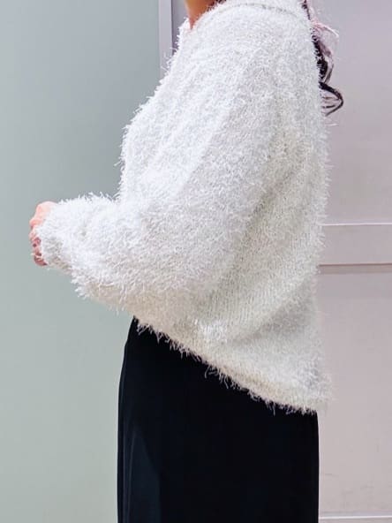 Komi☆さんの「grove｜【最終お値下げ！！】ラメフェザーヤーン オープンカラーニット」を使ったコーディネート
