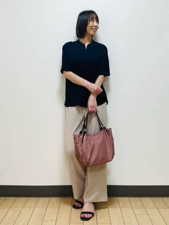 Riiさんの「Reflect｜【すっきり見え！長め丈／マシンウォッシュ可】スキッパーネックジャージトップス」を使ったコーディネート