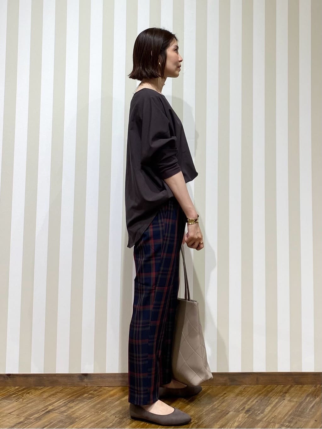 SAOさんの「SHOO･LA･RUE｜【高レビュー/洗濯後しわになりにくい】1枚でサマ見え 8分袖ドルマンブラウス」を使ったコーディネート