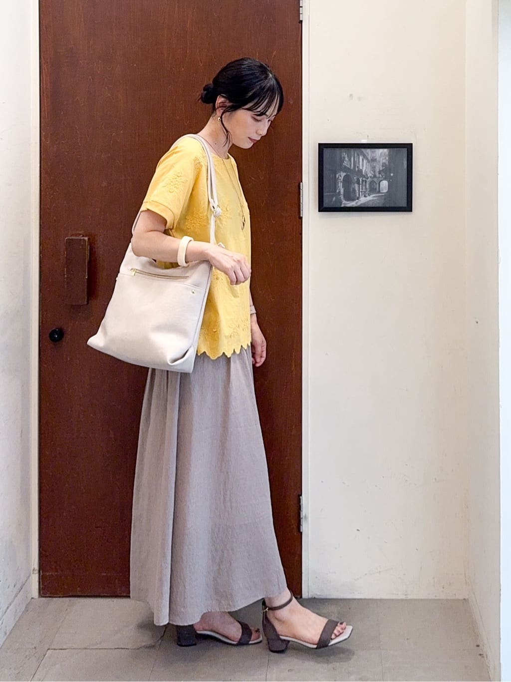 𝐇𝐢𝐫𝐨𝐦𝐢さんの「SHOO･LA･RUE｜【洗える/S-LL】インせず着られる さらっと大人上品 刺繍トップス」を使ったコーディネート