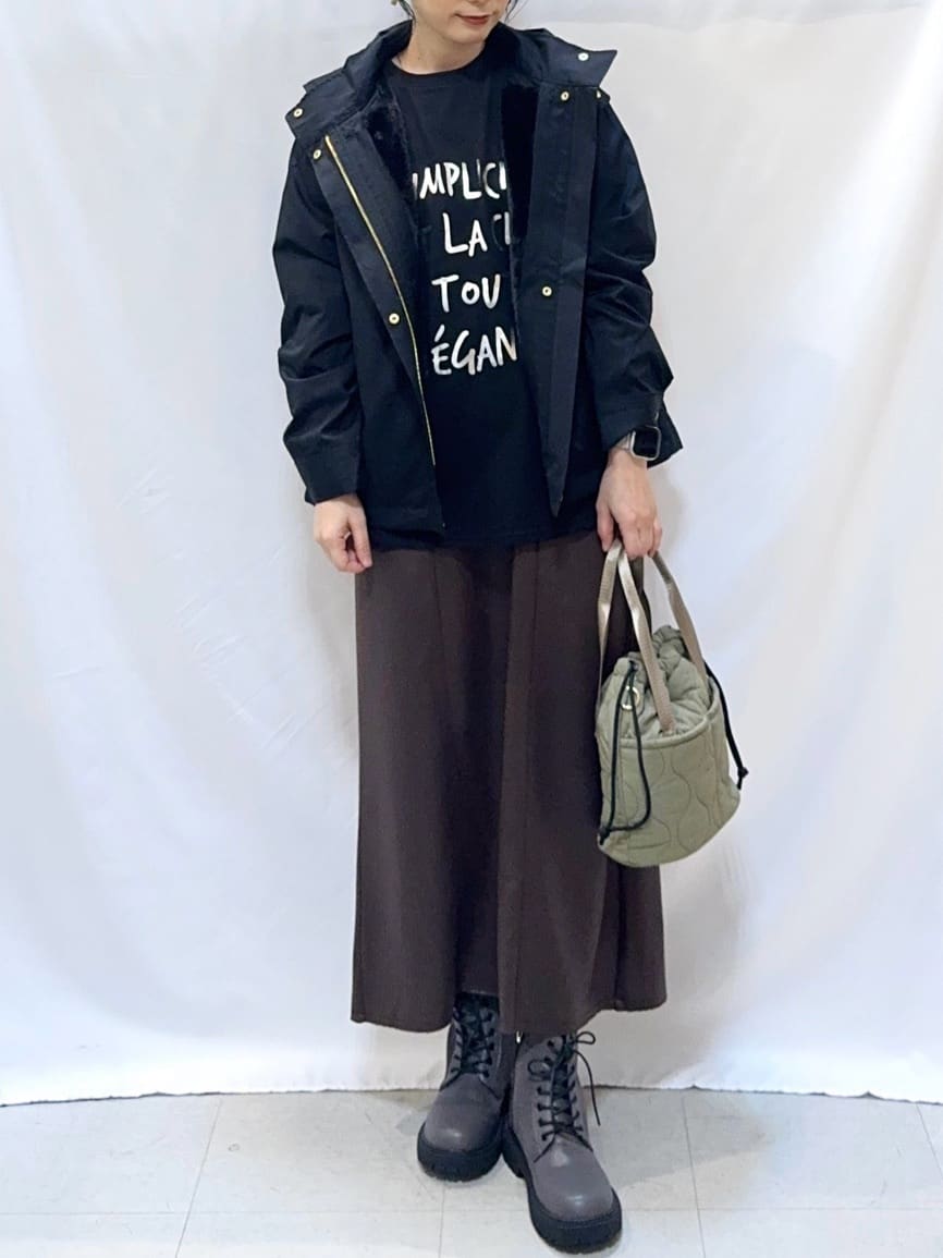 𝐇𝐢𝐫𝐨𝐦𝐢さんの「SHOO･LA･RUE｜グラフィックアソート BIGロンT」を使ったコーディネート
