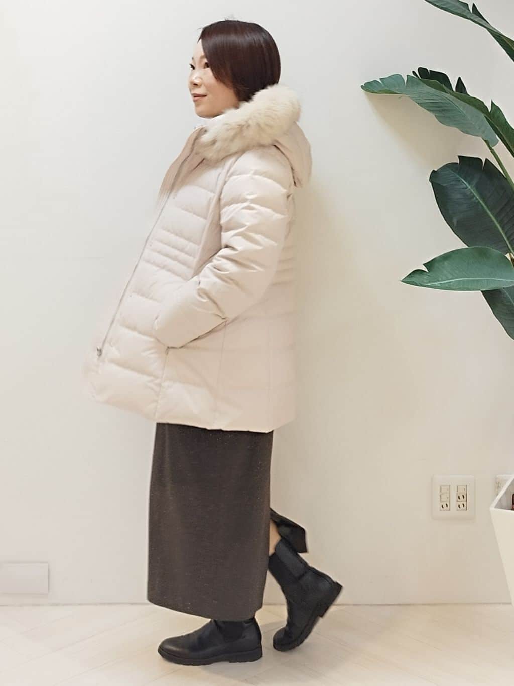 s u g iさんの「UNTITLED｜【はっ水機能/フード取り外し可】ミディダウンコート」を使ったコーディネート