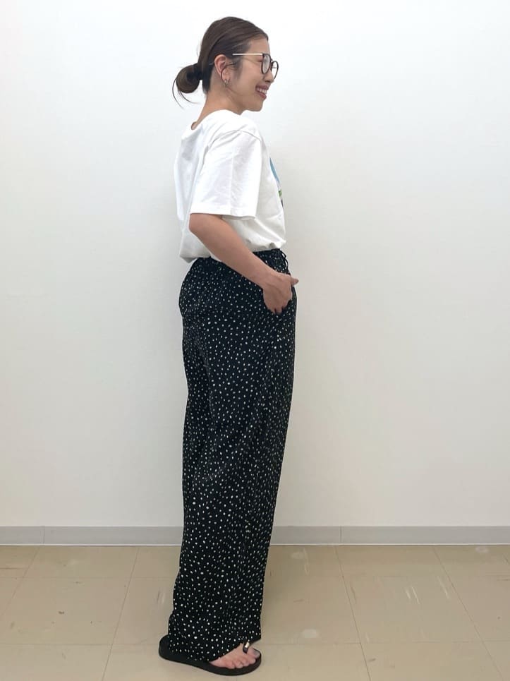 Akiさんの「OPAQUE.CLIP｜風景イラストプリントTシャツ」を使ったコーディネート