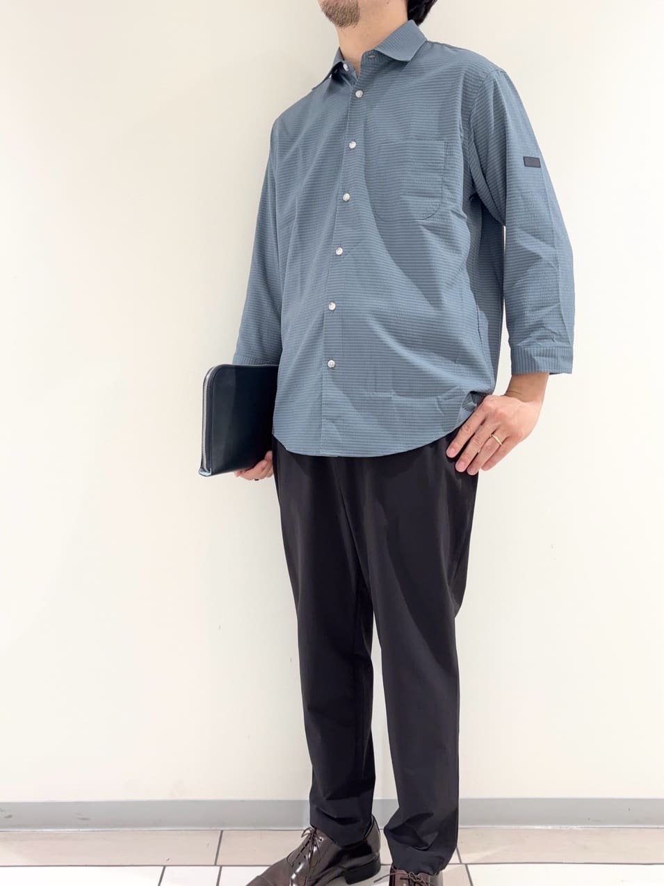 及川さんの「TAKEO KIKUCHI｜【COOL CITY WEAR】DotAir（R）サッカー シャツ」を使ったコーディネート