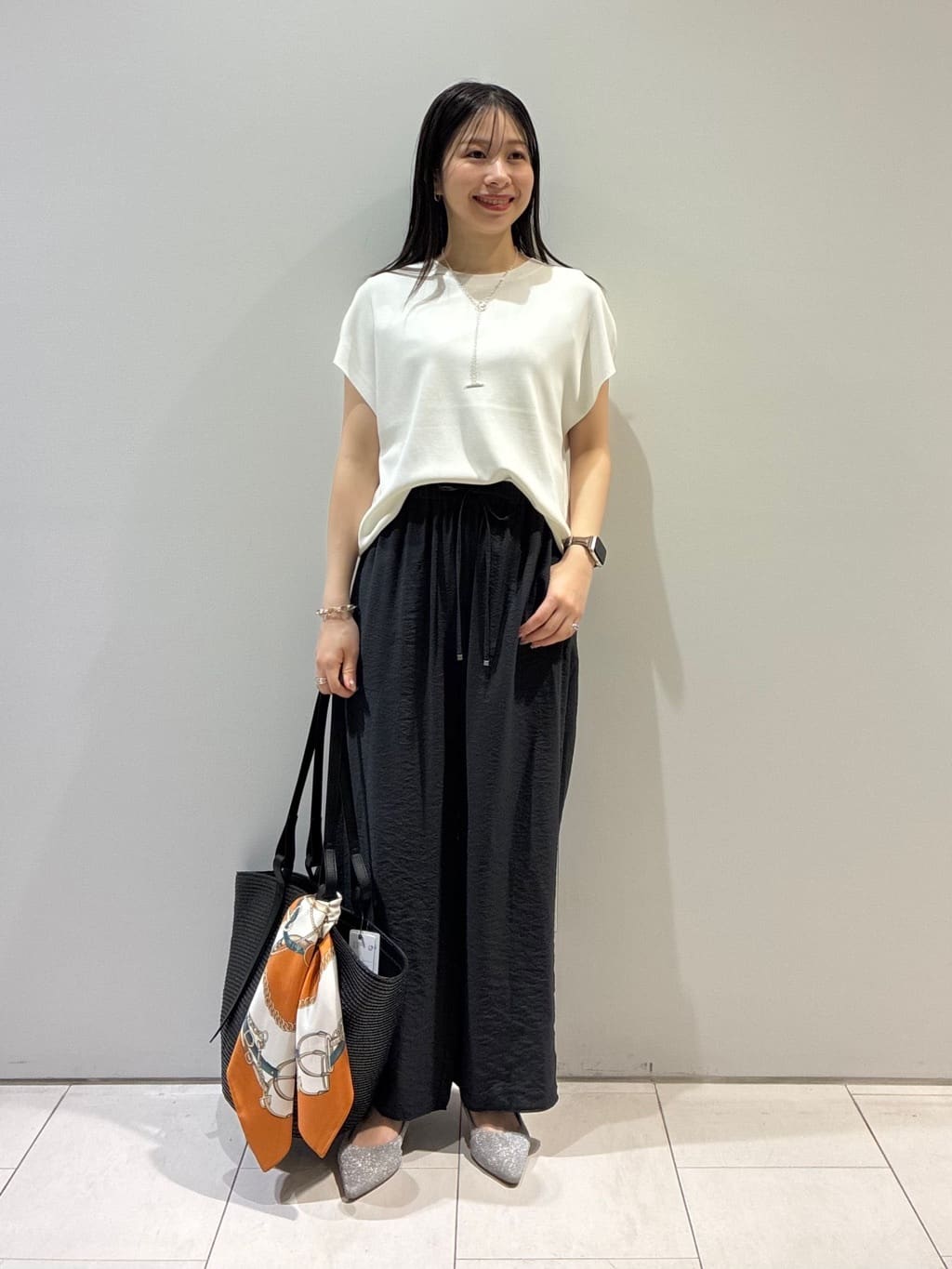 KAOさんの「INDIVI｜【洗える／UVケア／SETUP可能】ドロストワイドパンツ」を使ったコーディネート