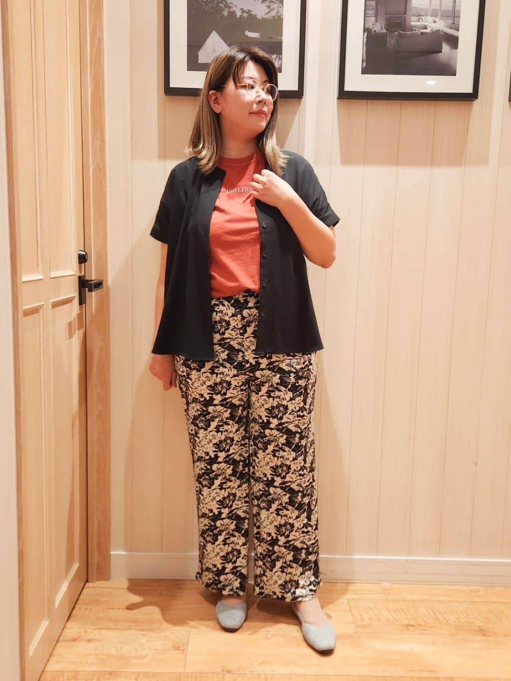 れーやんさんの「SHOO･LA･RUE｜【洗える/プチプラ】大人の抜け感をプラスする バンドカラーシャツ」を使ったコーディネート