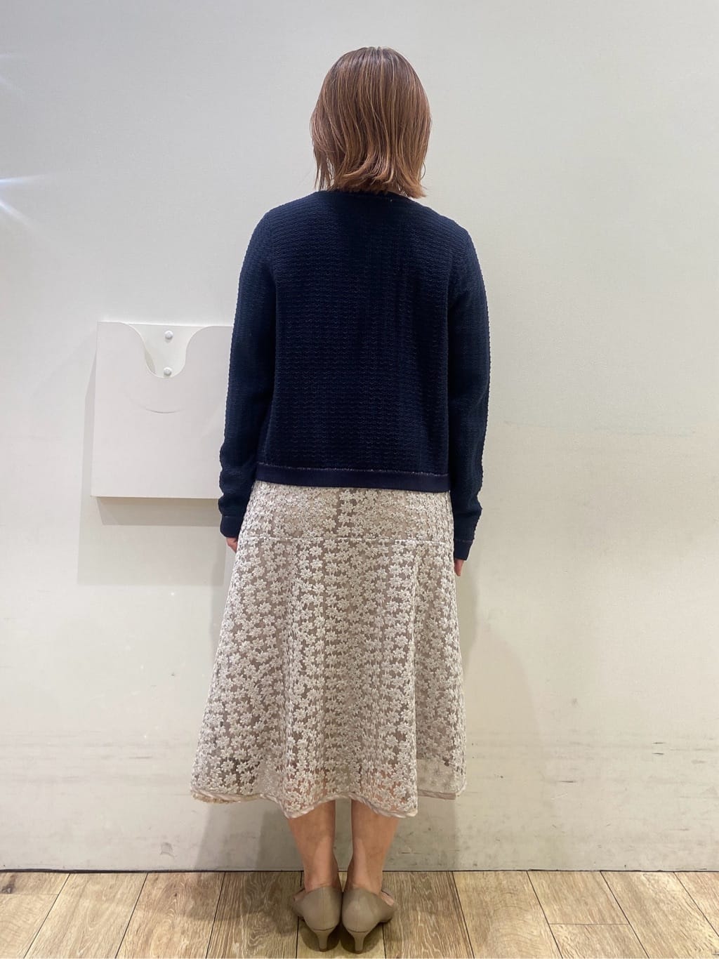 YUKOさんの「index｜ロゴ刺繍クルーカーディガン【洗濯機洗い可】」を使ったコーディネート