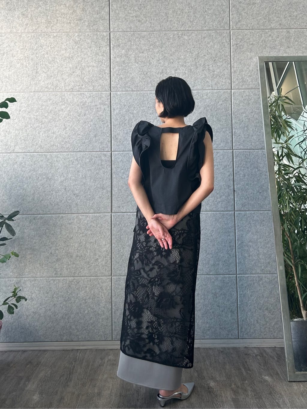 yukoさんの「CODE A｜ruffle drama blouse」を使ったコーディネート