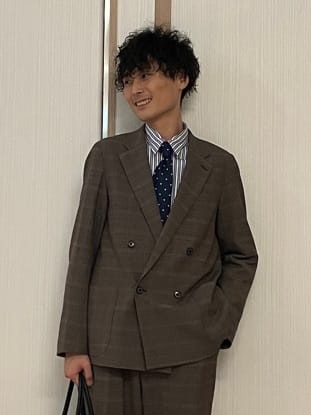 橋本さんの「DRESSTERIOR｜◆THOMAS MASON ストライプシャツ」を使ったコーディネート
