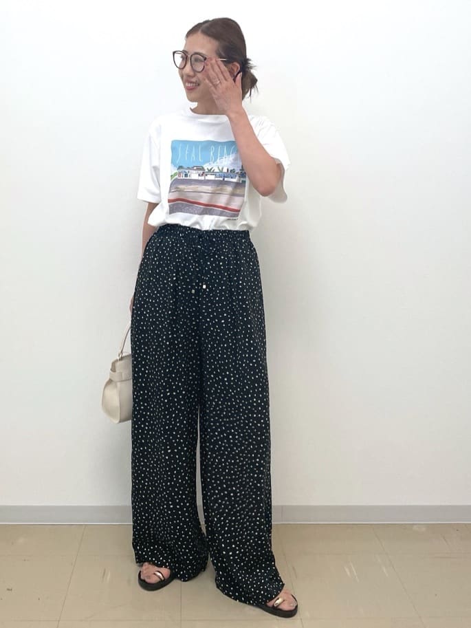 Akiさんの「OPAQUE.CLIP｜風景イラストプリントTシャツ」を使ったコーディネート