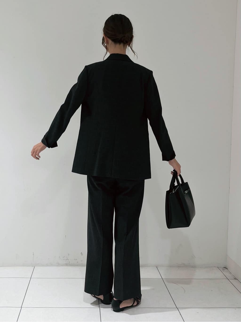 shioriさんの「INDIVI｜【洗える／セットアップ可能】凹凸ストレッチ素材ダブルジャケット」を使ったコーディネート