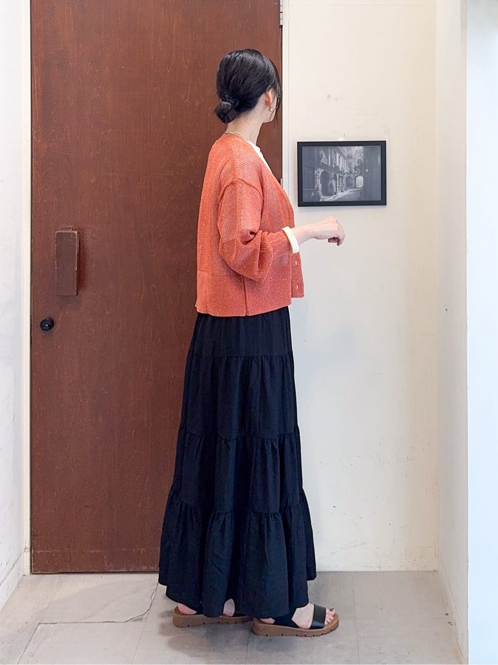 𝐇𝐢𝐫𝐨𝐦𝐢さんの「SHOO･LA･RUE｜キラッと光るラメとスパンコールが印象的 メッシュカーディガン」を使ったコーディネート