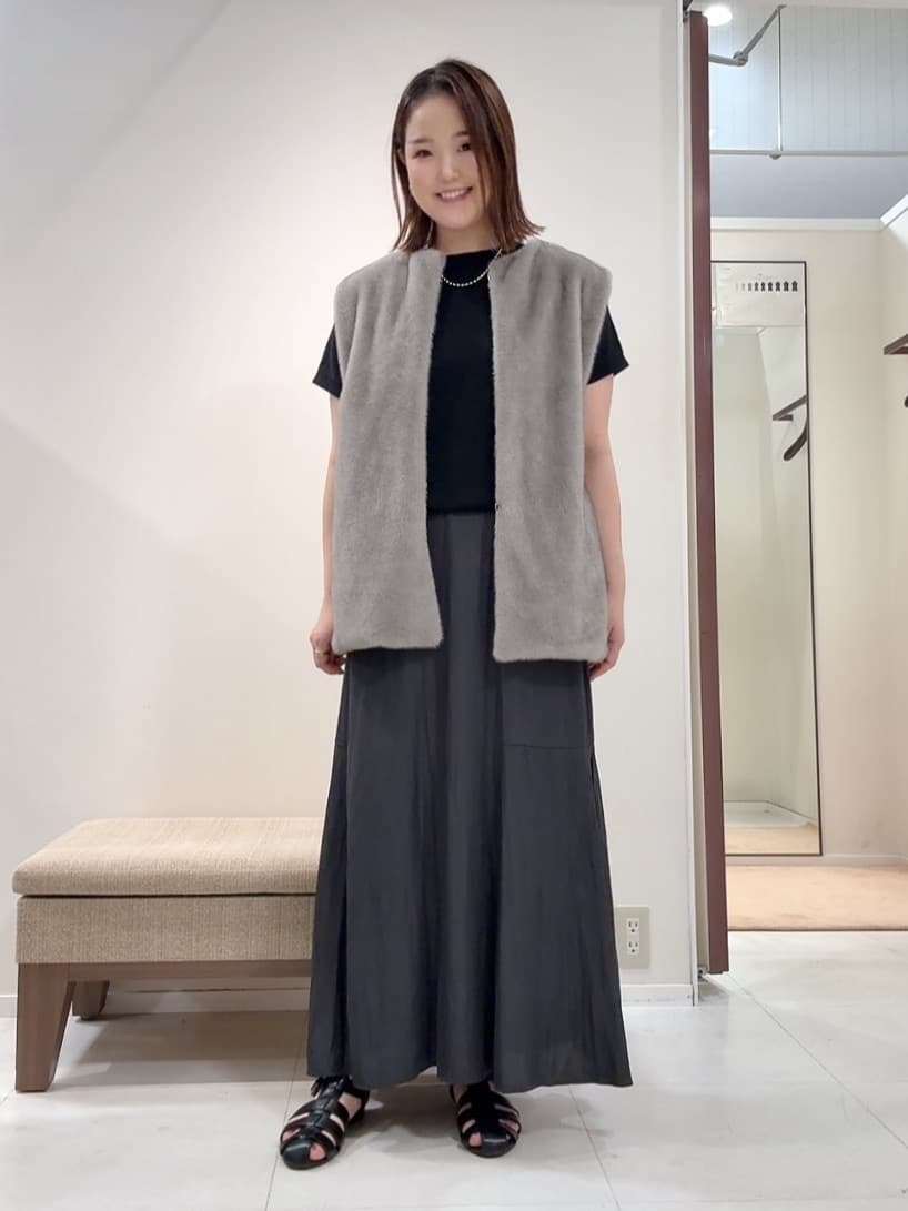 YUIさんの「UNTITLED｜【トレンド/ジレ】フェイクファーベスト」を使ったコーディネート
