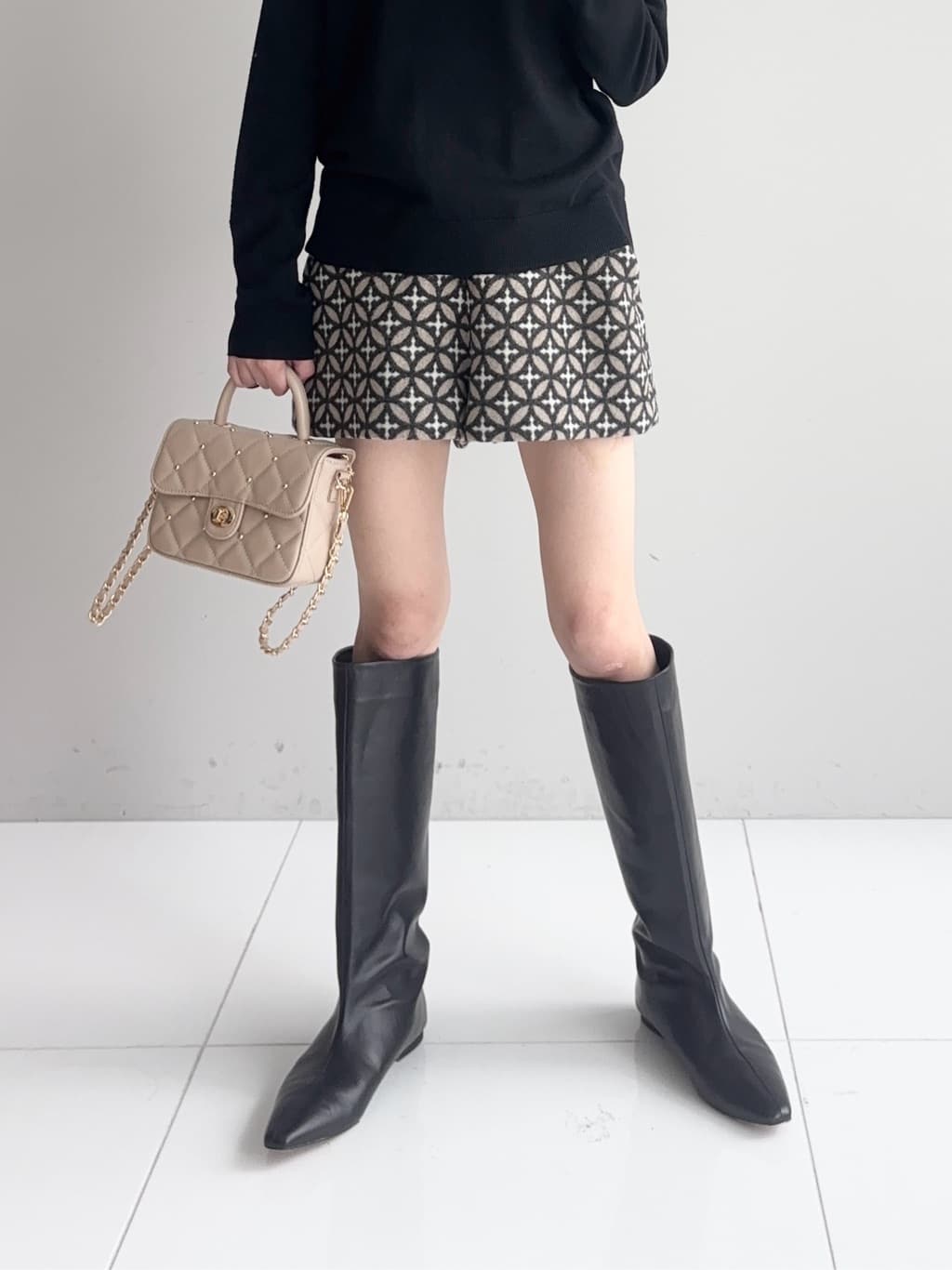 清水夏姫さんの「DRESSTERIOR｜オーバーラップサークルショートパンツ」を使ったコーディネート