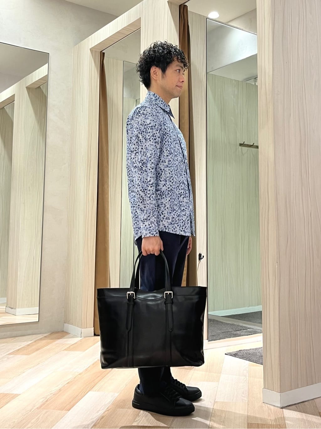 URAさんの「TAKEO KIKUCHI｜ストライプ小花 長袖シャツ」を使ったコーディネート