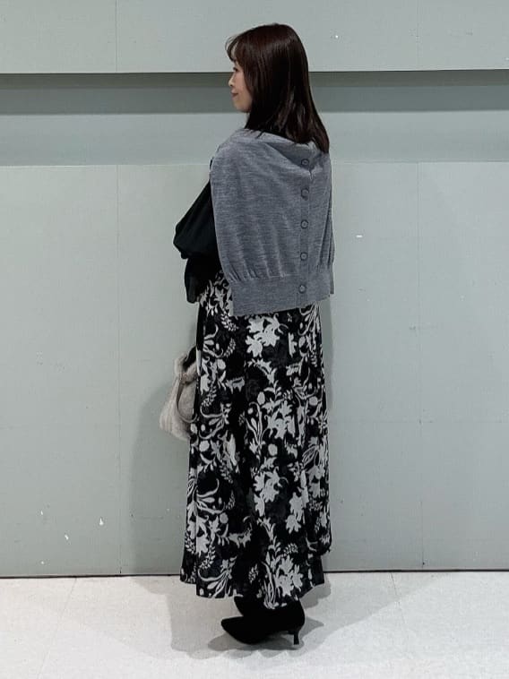 makiさんの「UNTITLED｜【アンサンブル可/洗える/Vネック】ウールシルクカーディガン」を使ったコーディネート