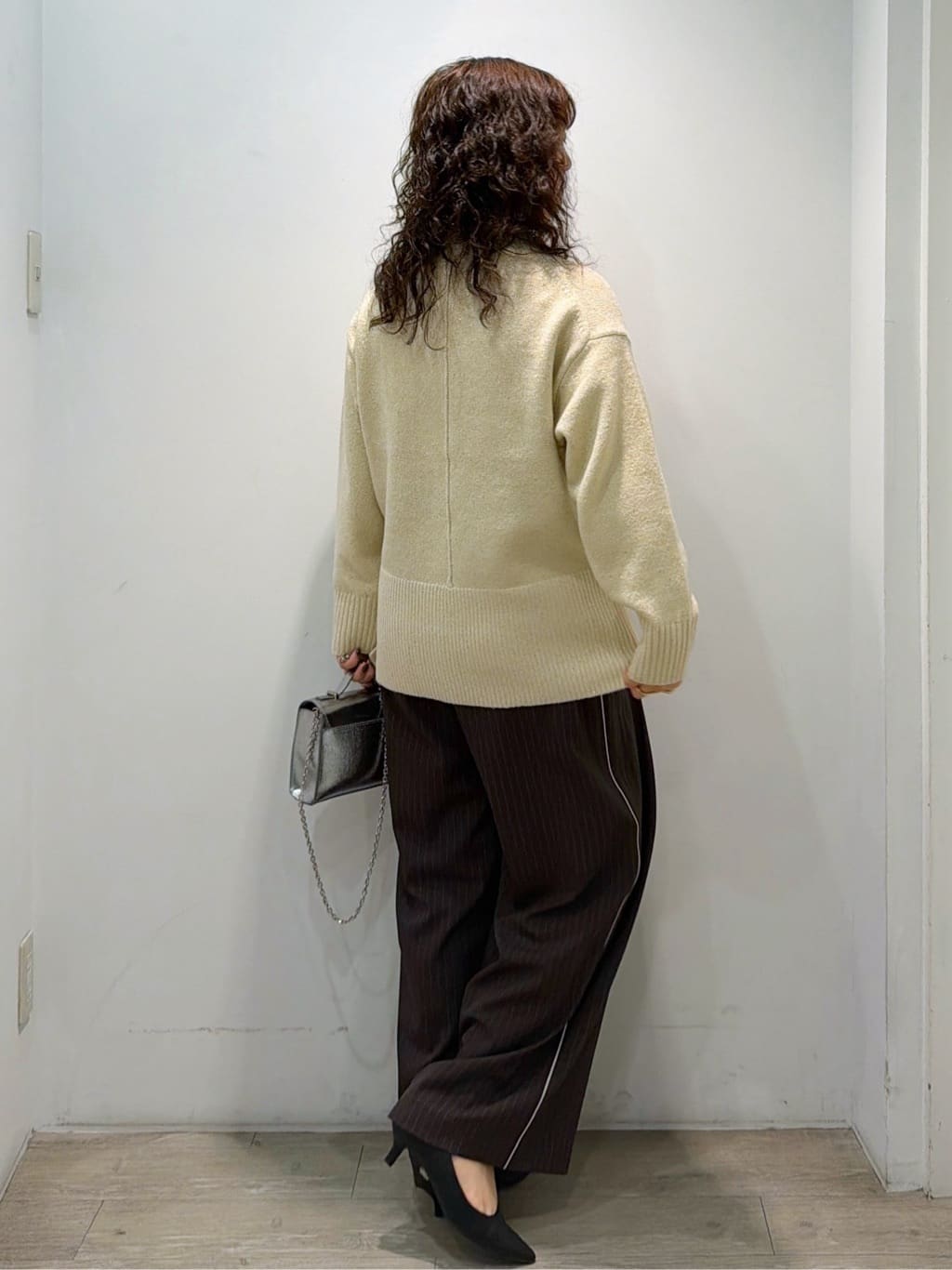 sumicaさんの「OPAQUE.CLIP｜【es】ピンストライプ 変形ワイドパンツ【洗濯機OK】」を使ったコーディネート