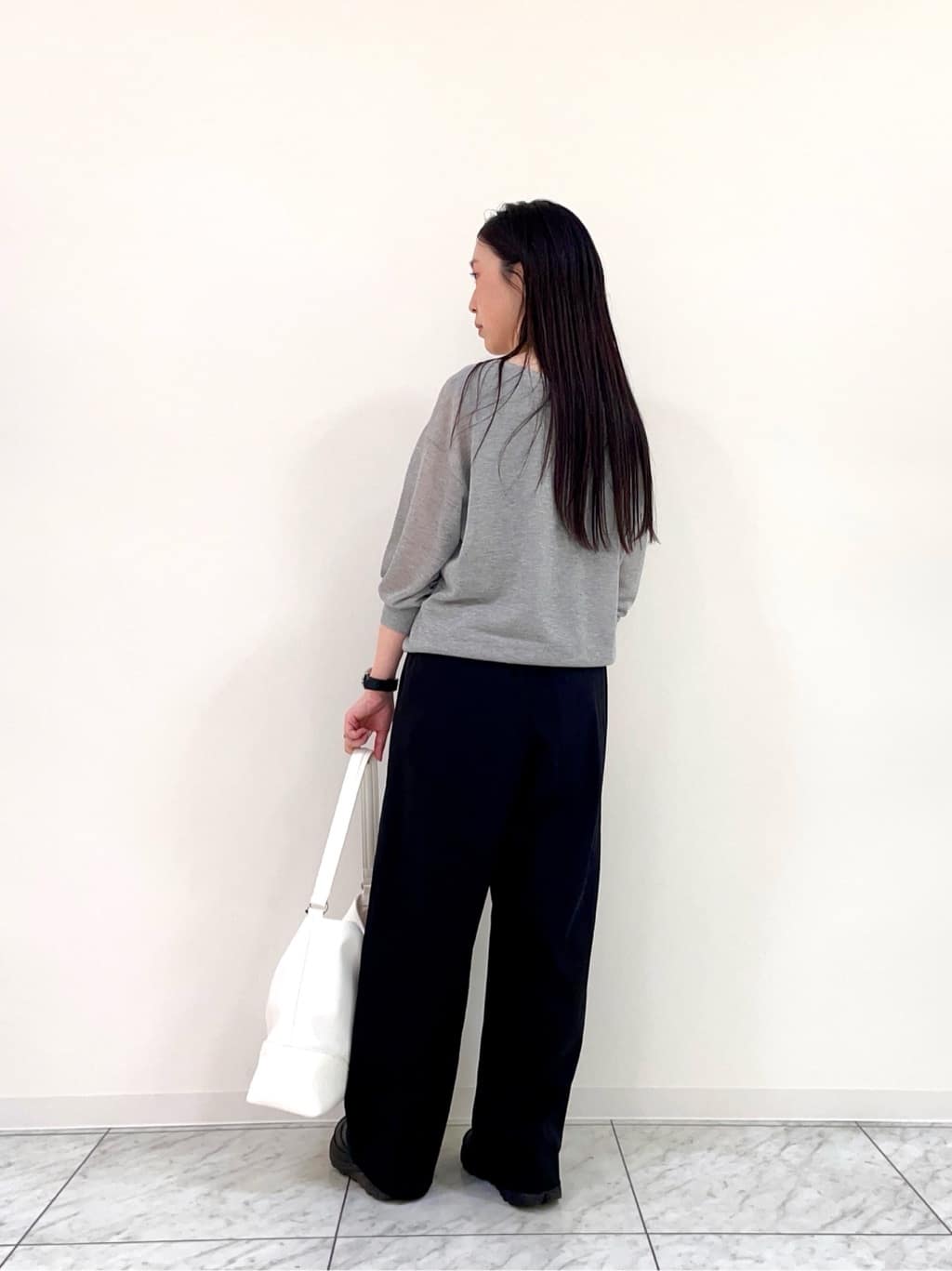 yukoさんの「INDIVI｜◆【洗える／シアーラメ】レイヤード風ニット」を使ったコーディネート