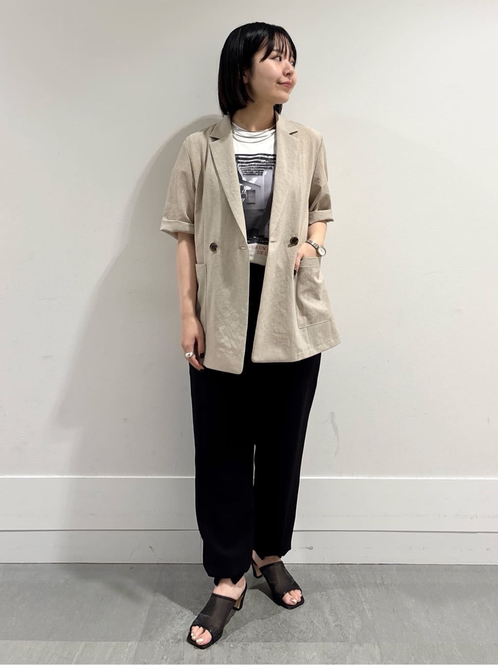 モエカさんの「UNTITLED｜【吸水速乾/ウエストゴム】バックサテン ジョグパンツ」を使ったコーディネート