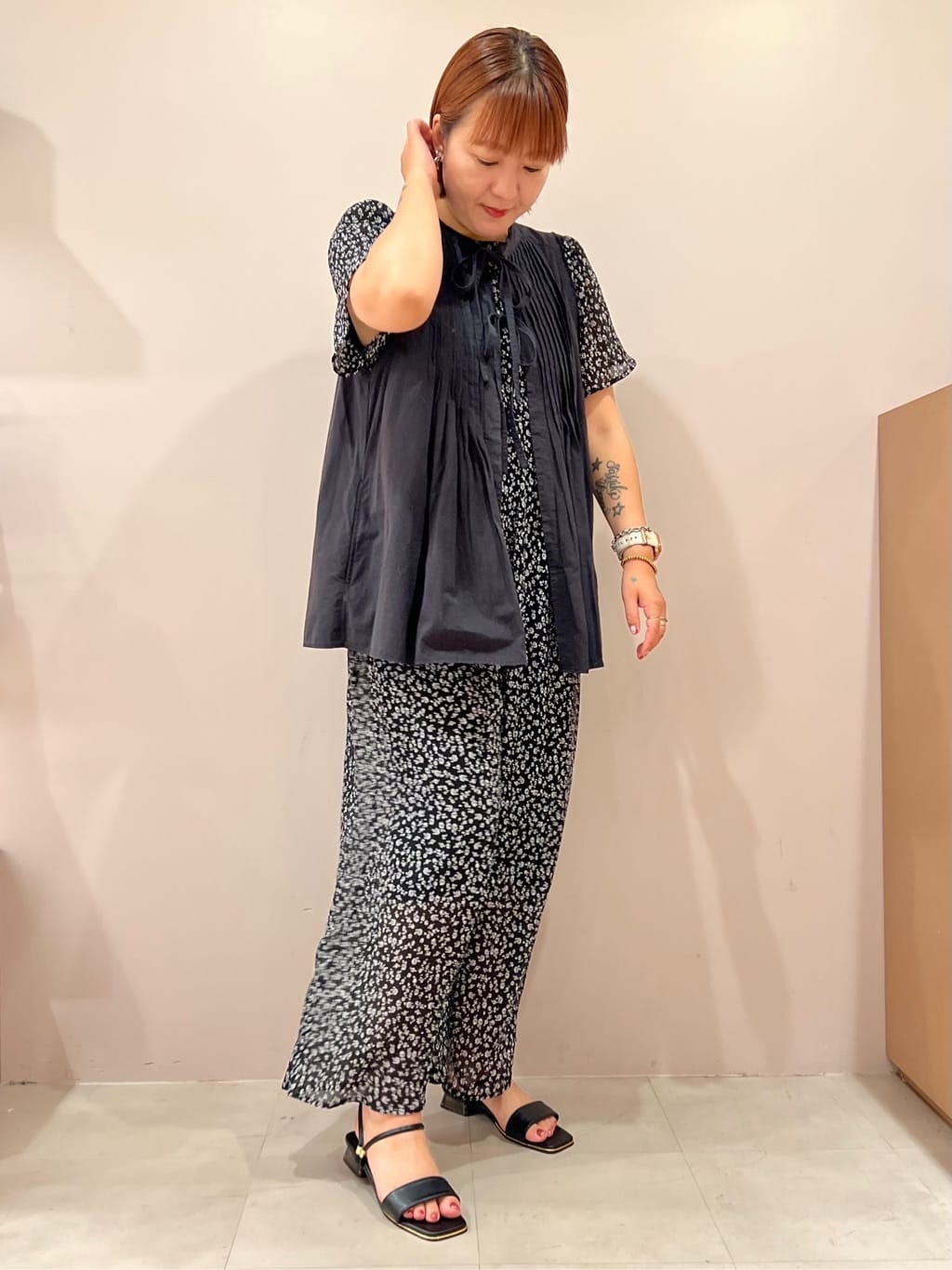 TAKAさんの「ESPERANZA｜スクエアトゥクリアローヒールサンダル」を使ったコーディネート