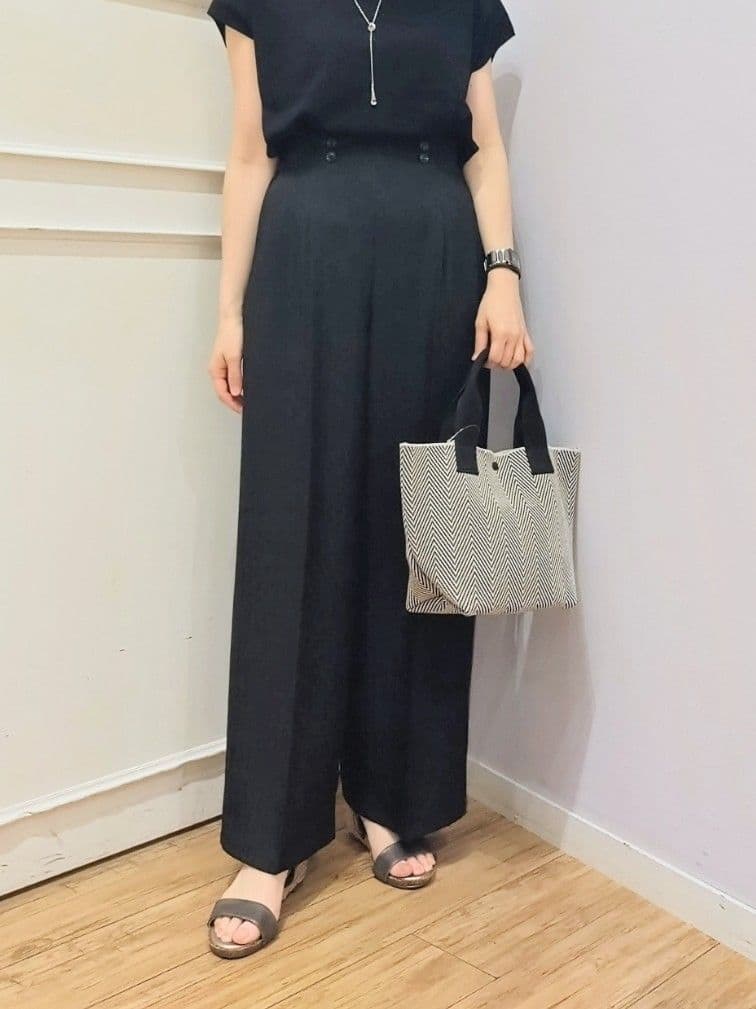 miomioさんの「SHOO･LA･RUE｜【洗える/S-LL/ひんやり】さらりと好印象　総針フレンチスリーブニット」を使ったコーディネート