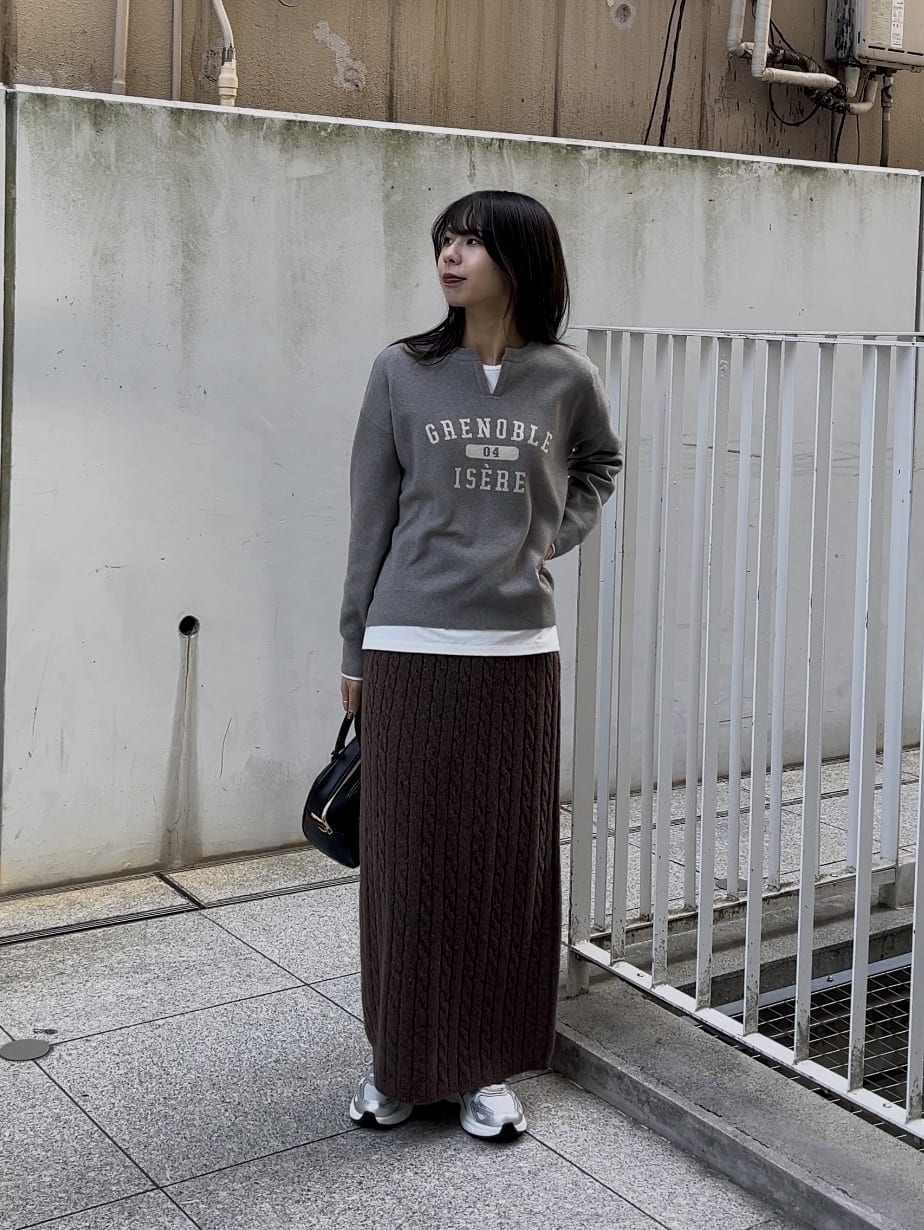 cotaniさんの「grove｜カレッジロゴキーネックニット」を使ったコーディネート