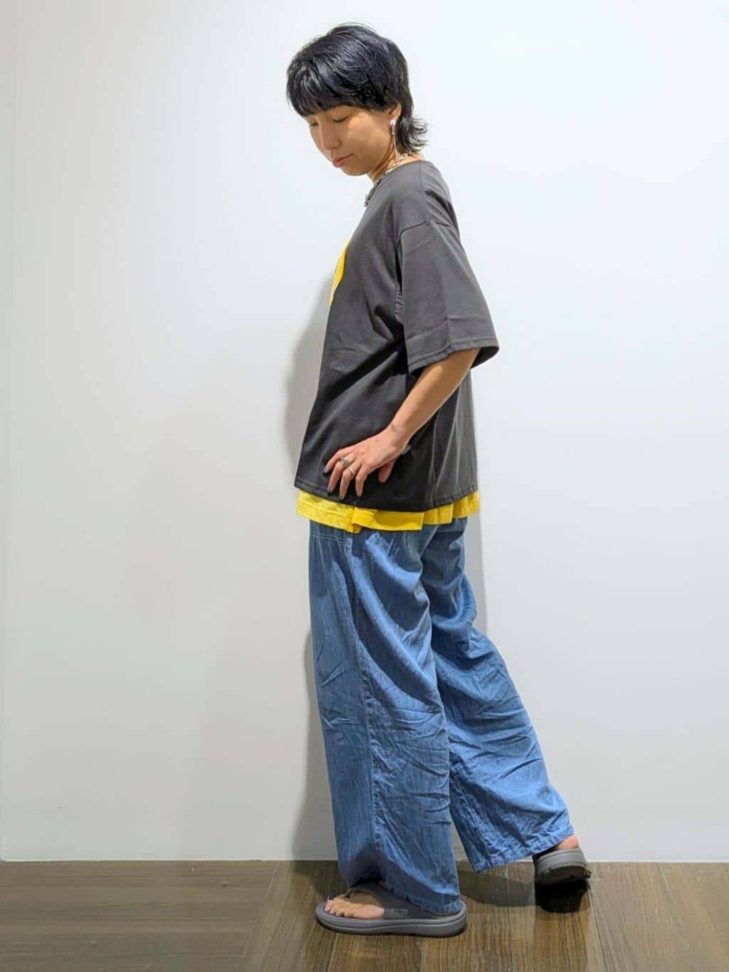 4410さんの「THE SHOP TK｜異素材切替フォトプリントTシャツ【洗える】」を使ったコーディネート