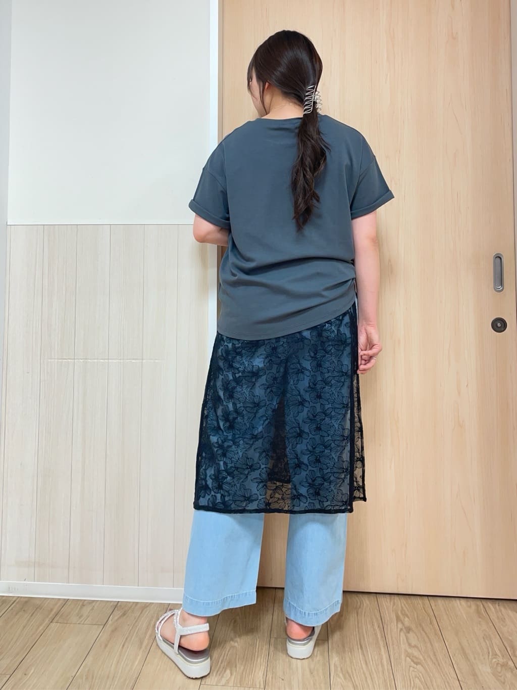 nanaseさんの「SHOO･LA･RUE｜◆【洗える】チュール刺繍ラップスカート」を使ったコーディネート