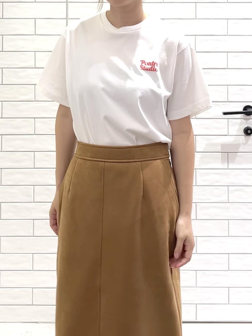 しおりさんの「OPAQUE.CLIP｜【Pontre Studio／ポンレストゥディオ】別注グラフィックTシャツ」を使ったコーディネート