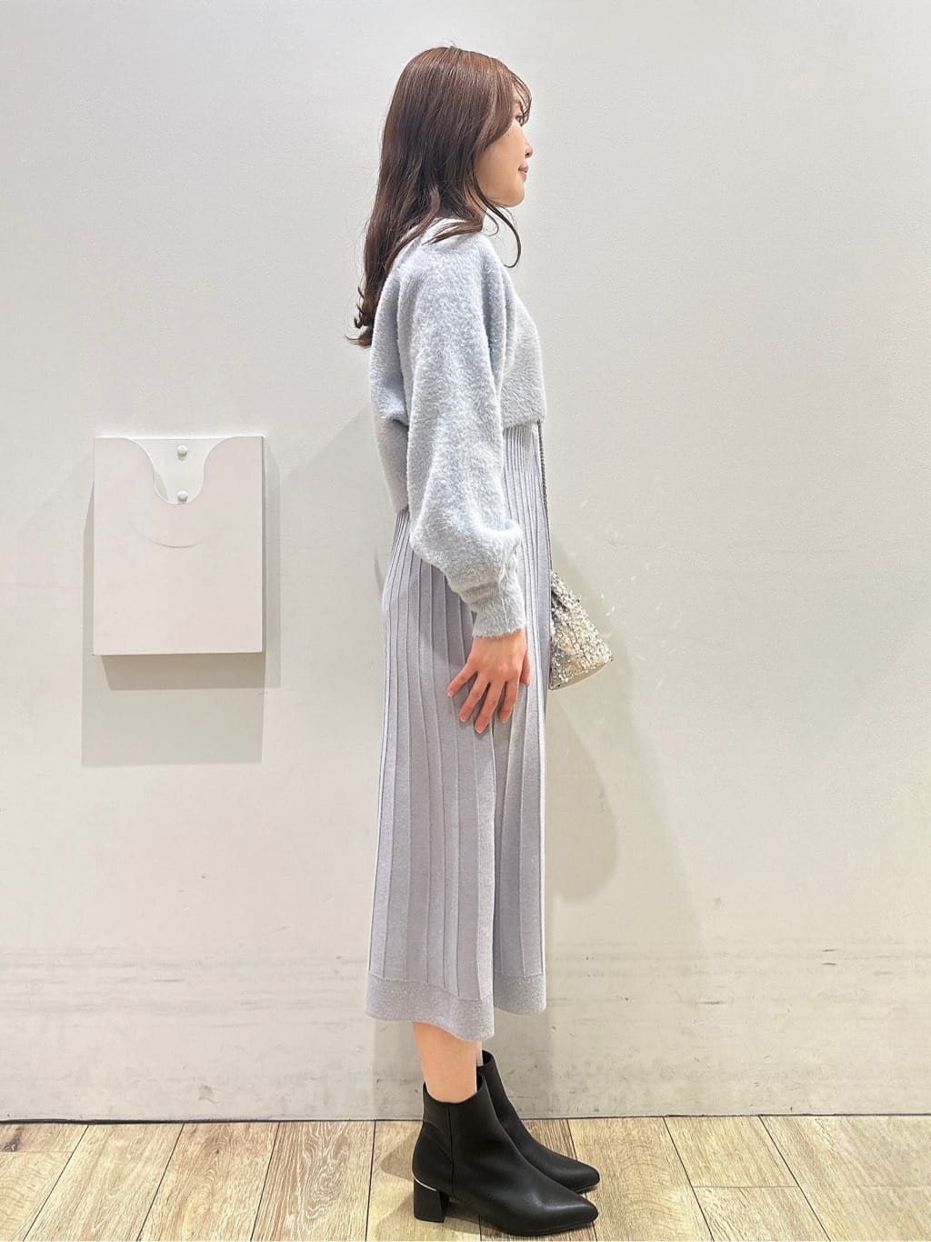 MOMOさんの「index｜ラメフェザープルオーバーセット ニットワンピース【洗濯機OK】《XS～LL》」を使ったコーディネート