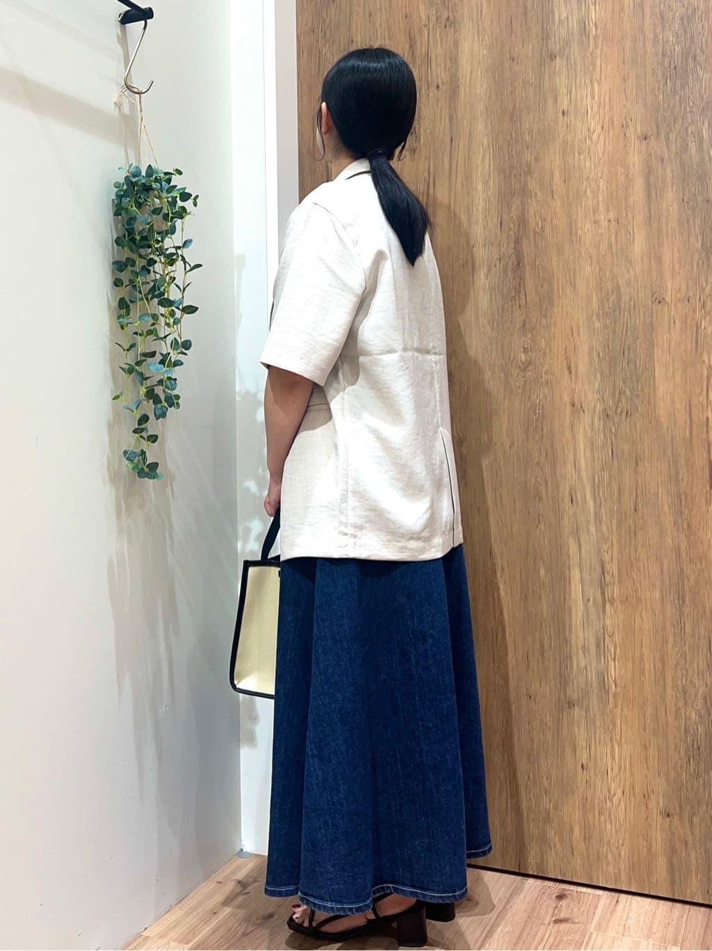 Reinaさんの「grove｜軽やかに羽織れて、きちんと見え ハーフスリーブテーラードジャケット」を使ったコーディネート