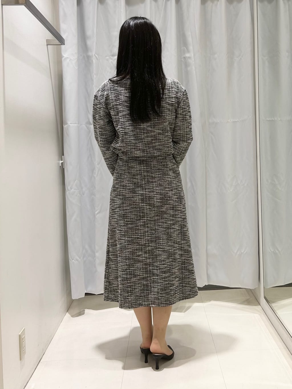 ももさんの「COUP DE CHANCE｜【手洗い可／日本製／ジャージ素材／セットアップ可】ラメ意匠素材トップス」を使ったコーディネート